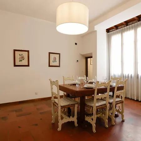 Ponte Vecchio Deluxe شقة